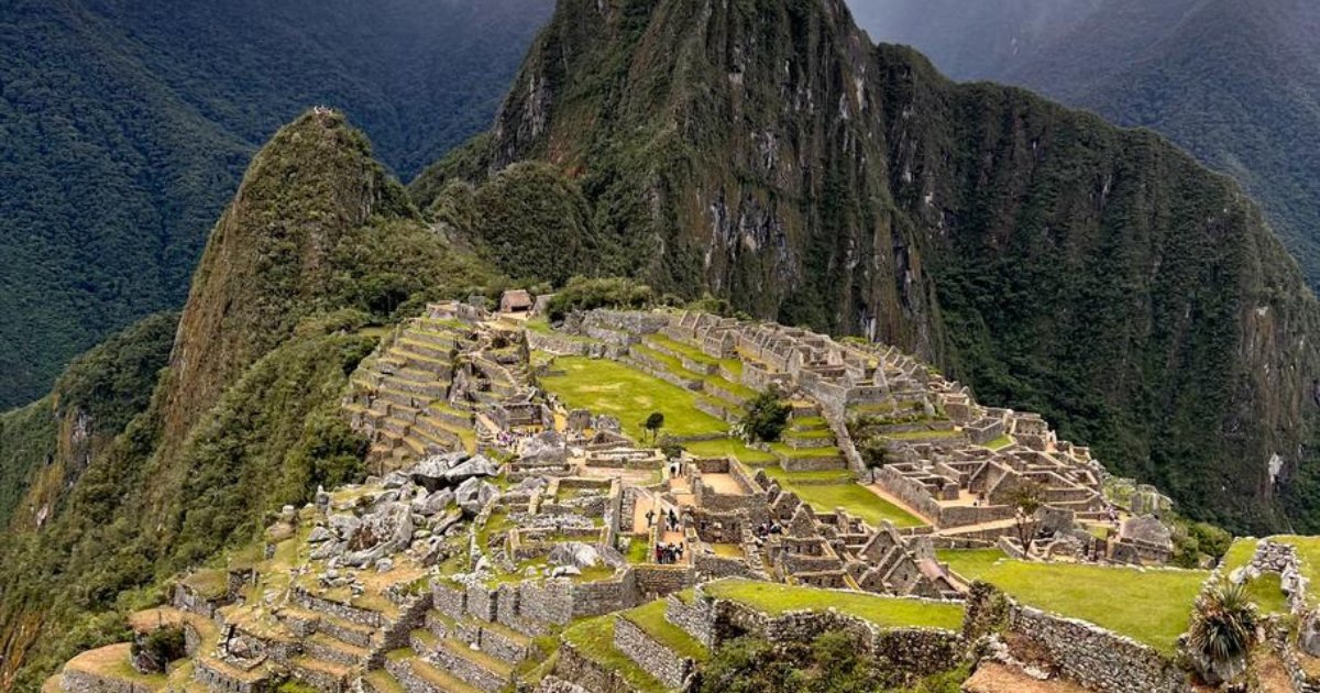 Widok na ruiny Machu Picchu w Peru centralna część